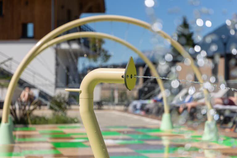 pataugeoire jeux d'eau extérieur Camping Lô Velâjo