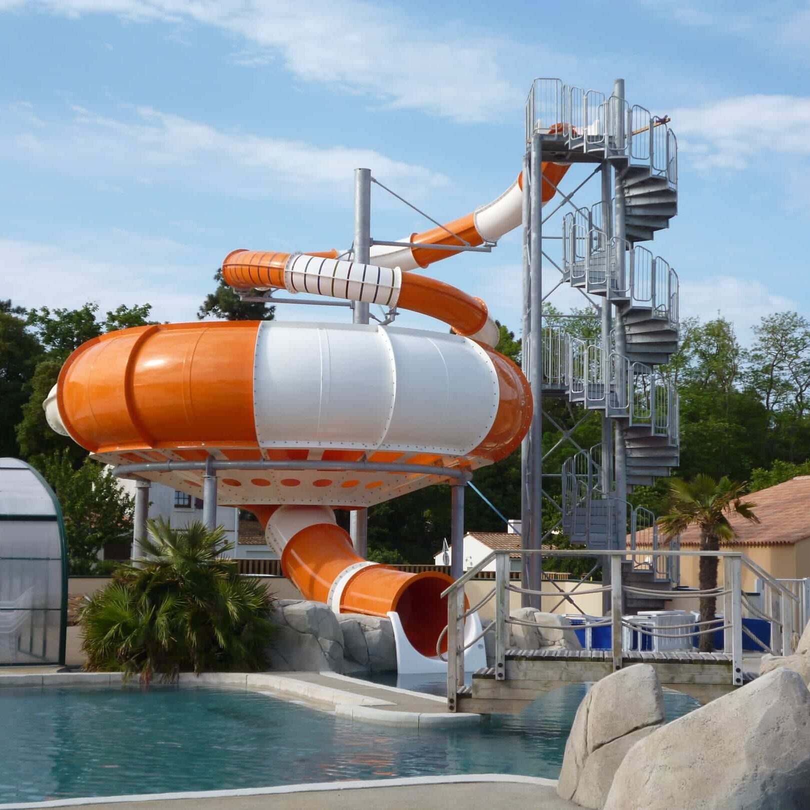 Toboggan aquatique Space Hale Les Brunelles