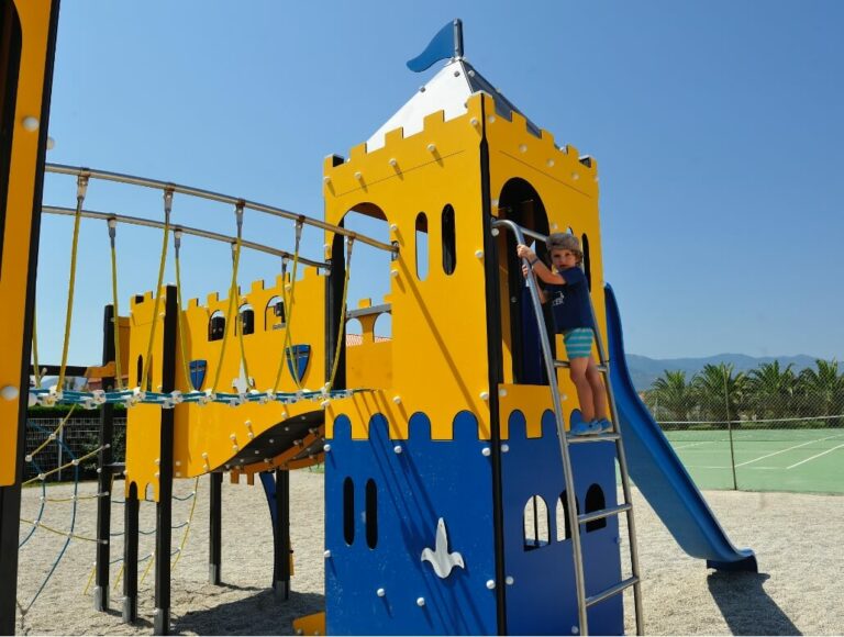 Tube en plastique de plein air commerciaux de grande aire de jeux parc  matériel de jeu pour enfants - Chine Terrain de jeux extérieur et aire de  jeux de plein air en