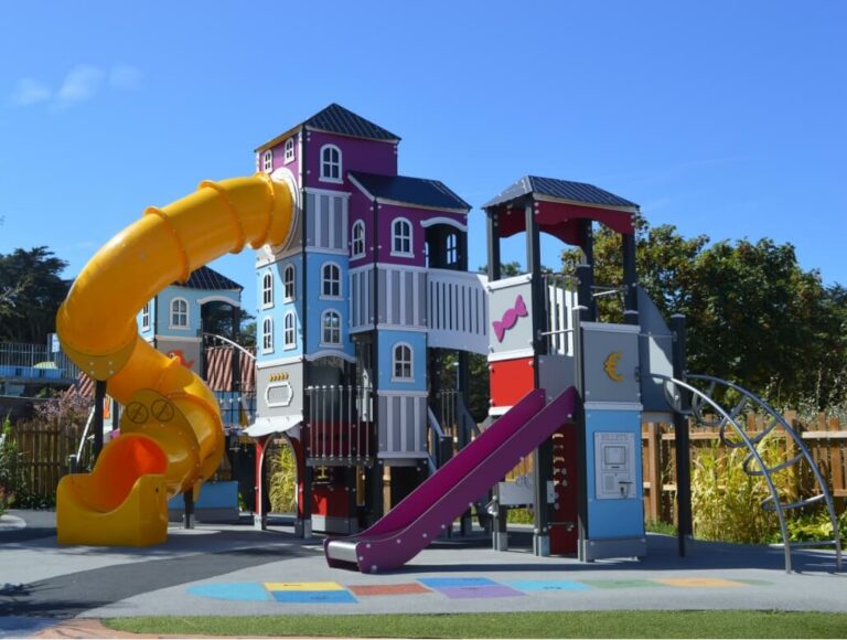 Tube en plastique de plein air commerciaux de grande aire de jeux parc  matériel de jeu pour enfants - Chine Terrain de jeux extérieur et aire de  jeux de plein air en