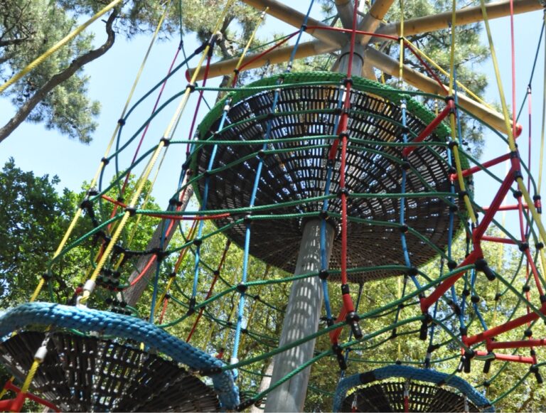 Aires de jeux extérieures en cordes